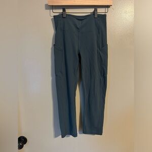 Lululemon speed up tight crop size 4 21 inch inseam
